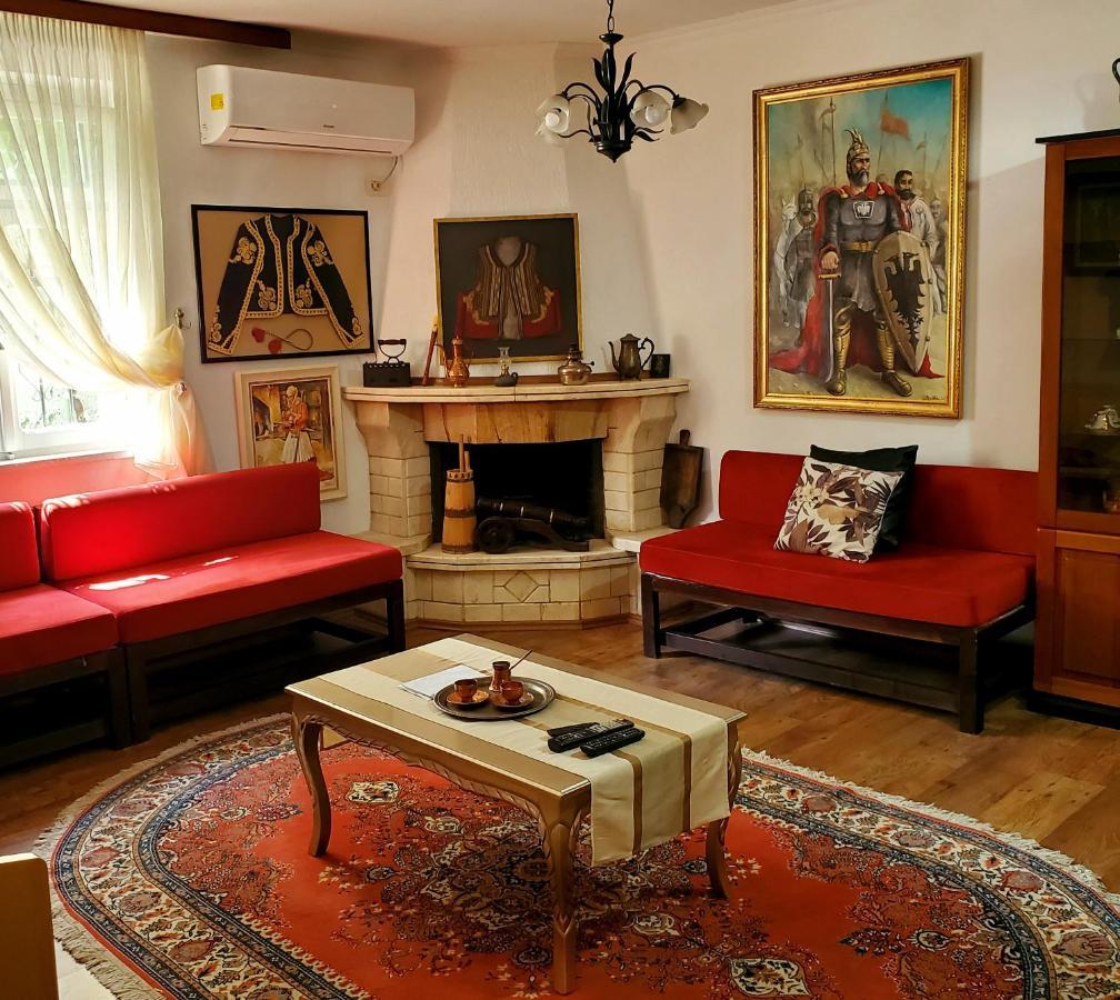 Unique Traditional House, Hosted By J&G Tirana Exterior photo